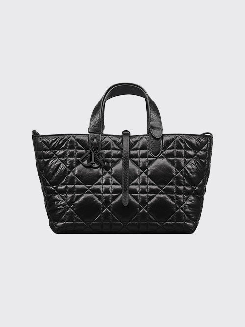 디올 Dior Toujours 미디엄 백 블랙 크링클 M2821SNUC_M900